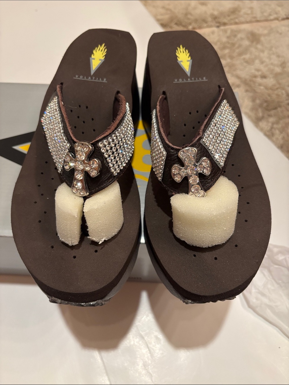 NWT Volatile Brown Rhinestone Wedge Sandals Melinda shoes thongs 6 gorgeous - Picture 2 of 9